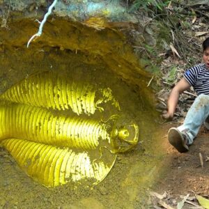 kem.The boy was stunned and scared after discovering a block of gold that resembled a king cobra